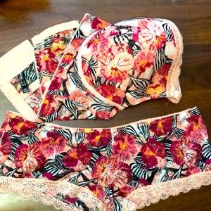 Bra and matching panties set